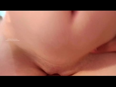 ❤️ 睡在姐姐的房间里,就这样被吵醒了 ❌ Fucking video
