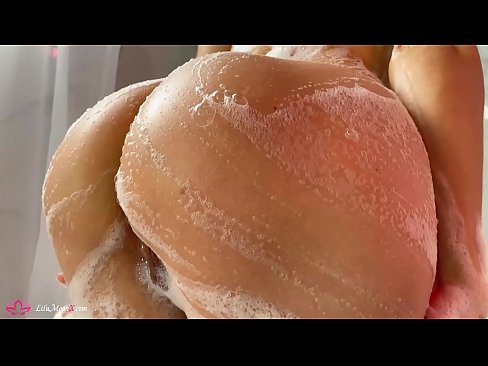 ❤️ 布鲁内特在淋浴时用振动器自慰阴部达到强烈的高潮 ❌ Fucking video