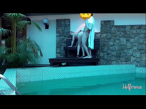 ❤️ 老板邀请女佣去泳池,却忍不住要来个热辣的 ❌ Fucking video